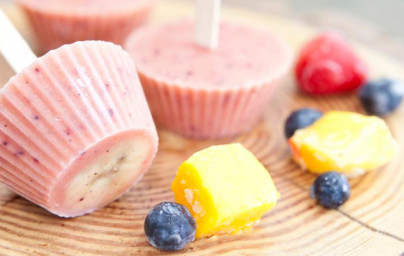LCHF gefrorenes Joghurt-Stieleis LCHF gefrorenes Joghurt-Stieleis
